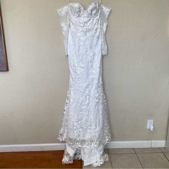 HOUSE OF CB size M D-DD 'Isabelle' White Lace Long Sleeve Bridal Gown NWOT - Picture 7 of 17